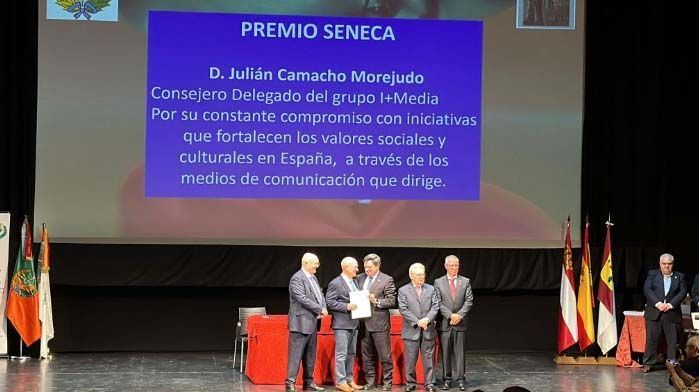 Premio Séneca a Julián Camacho Morejudo