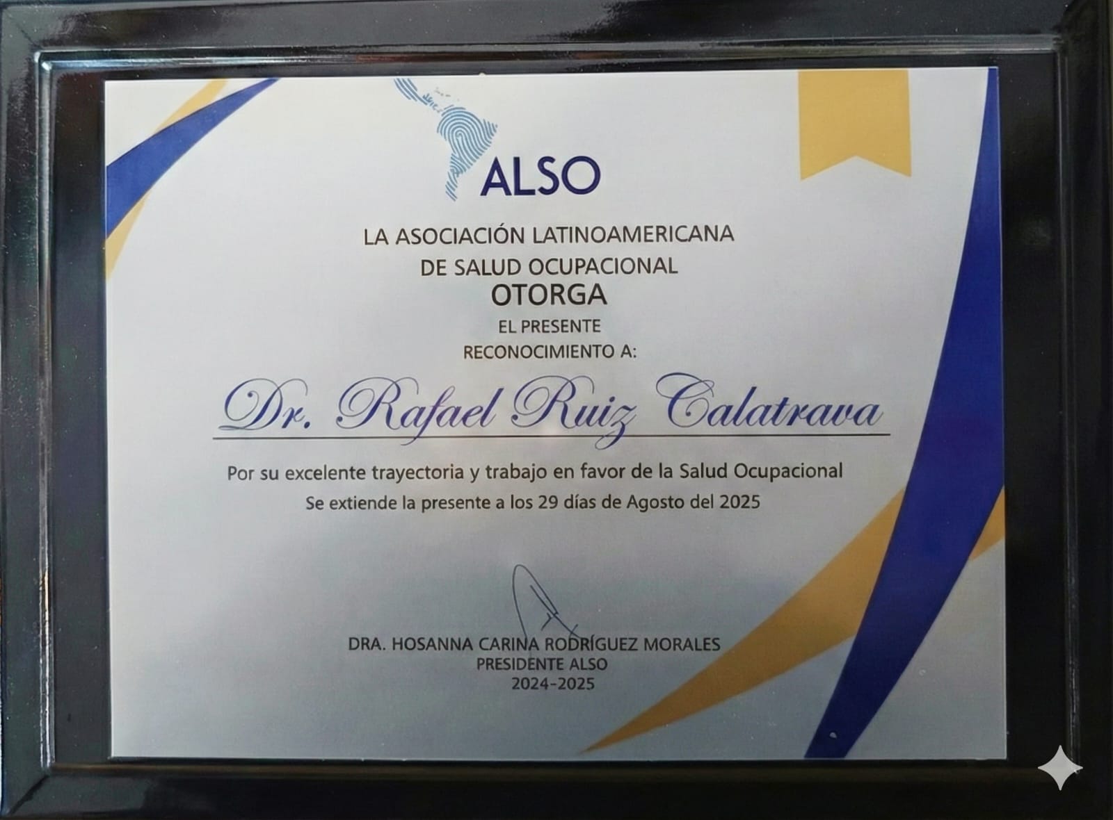 EL DR. RAFAEL RUIZ CALATRAVA, PRESIDENTE DEL CGRICT, RECIBE EL RECONOCIMIENTO DE ALSO