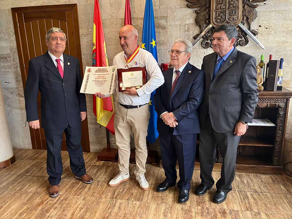 EL CGRICT OTORGO AL RESTAURANTE EL MESTO, A SU DIRECTOR Y A GLOBALFINANZ EN LOS ACTOS DEL DÍA MUNDIAL DE LA SST